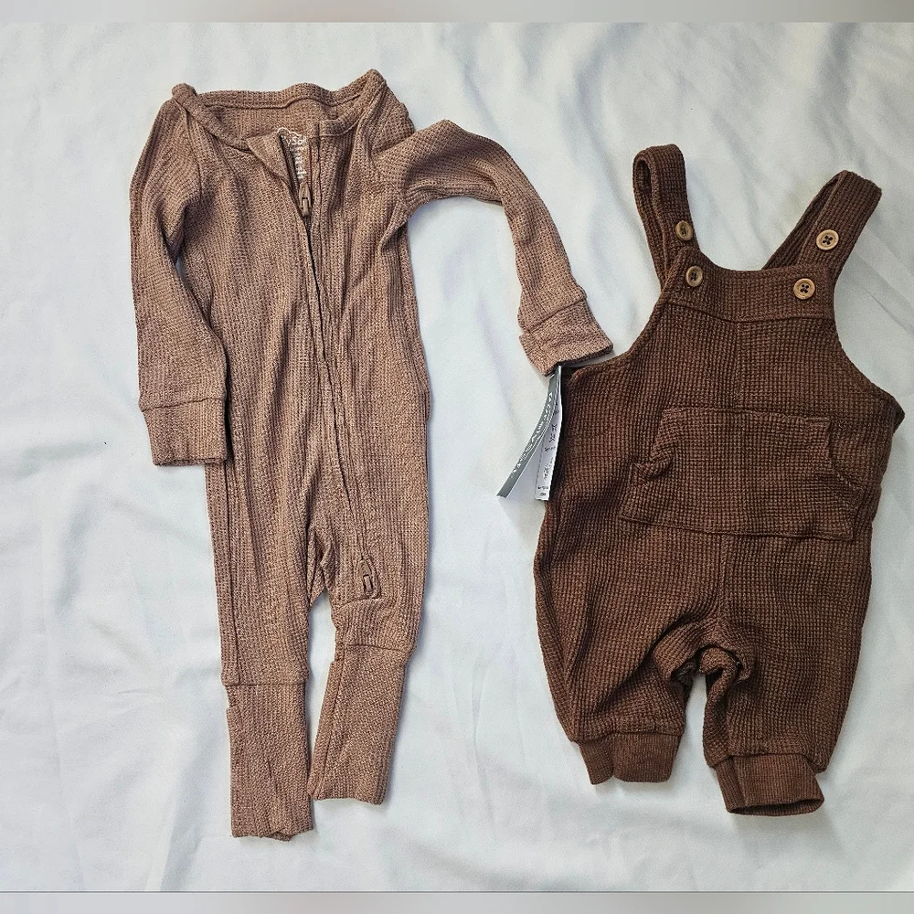 Set Of Newborn Neutral Pieces- Carter's- Romper And 2-Way Zip One-Piece- Newborn